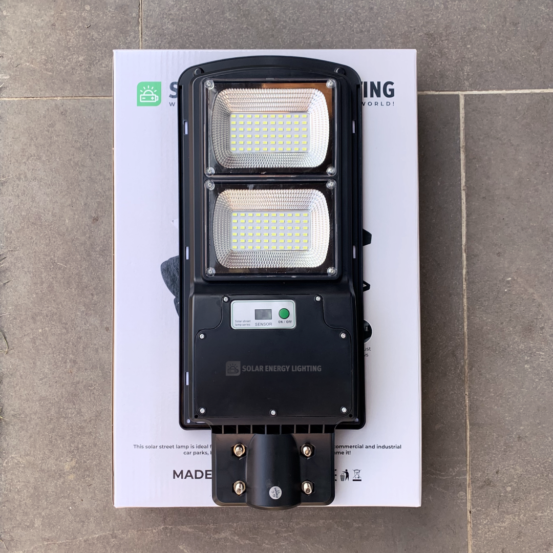 IlluminateSolarMega - 3 Lygter + 1 Gratis 300W/6000 Lumen Ultraklare Solcelle-gadelygter
