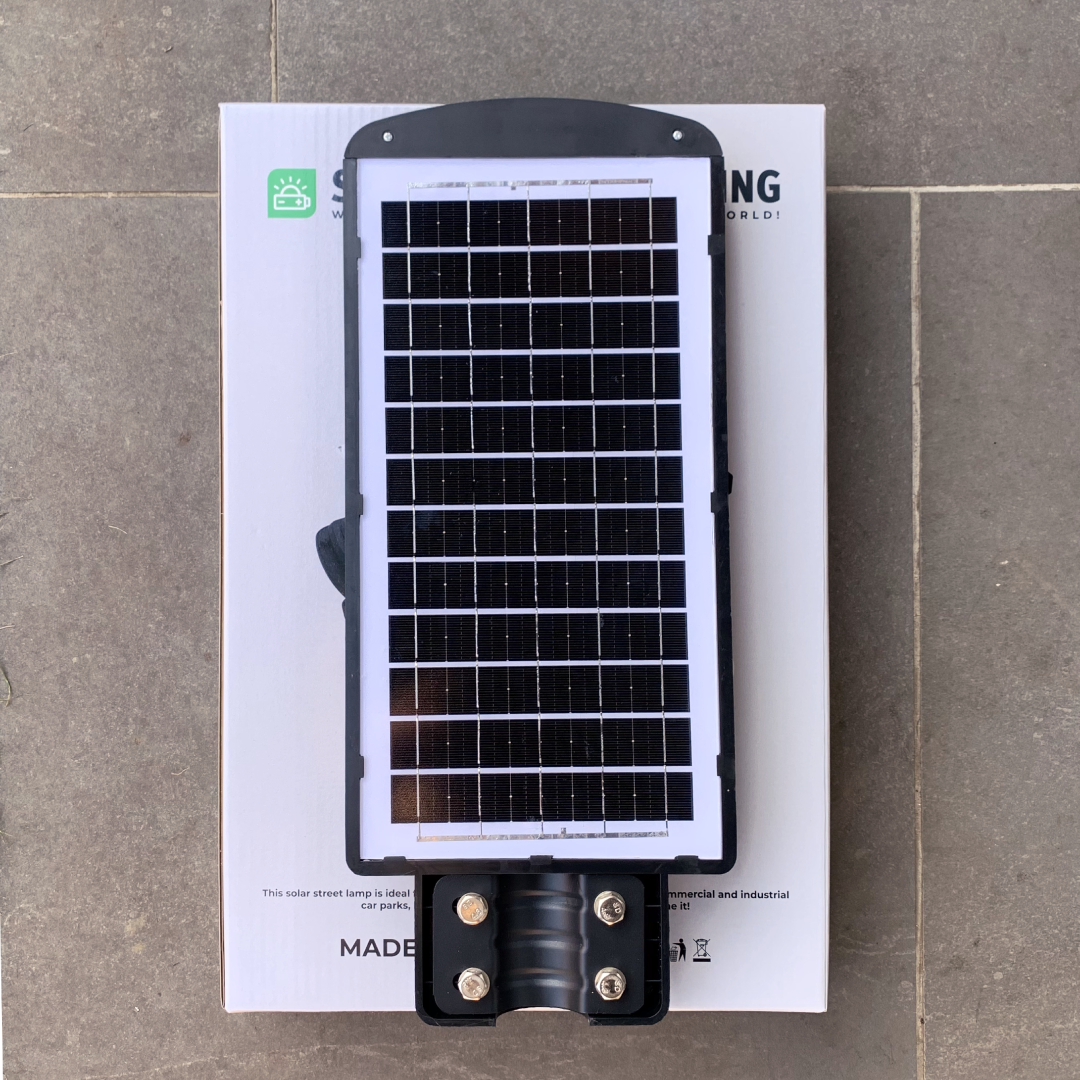 IlluminateSolarMega - 3 Lygter + 1 Gratis 300W/6000 Lumen Ultraklare Solcelle-gadelygter